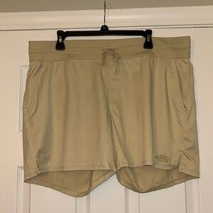 Women’s Northface shorts size XL tan
